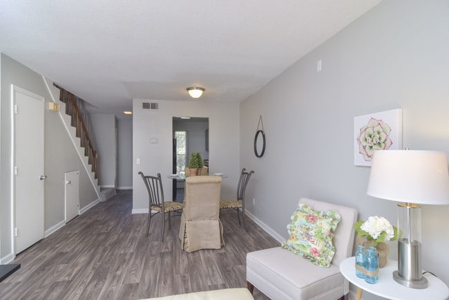 Townhome Dining Room - River Ridge