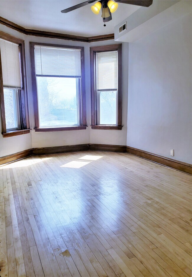 Building Photo - 4322 N Drake Ave
