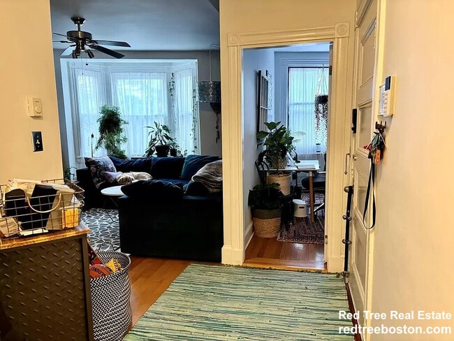 Building Photo - 31 Station St