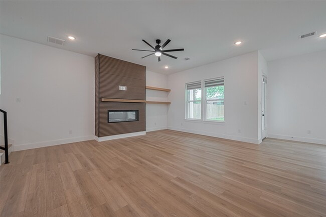 Building Photo - 2532 Wall St