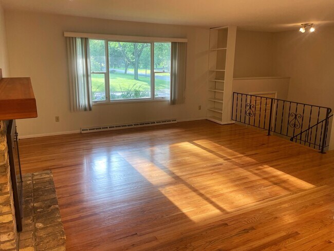 Foto del edificio - 1522 Cameron Dr