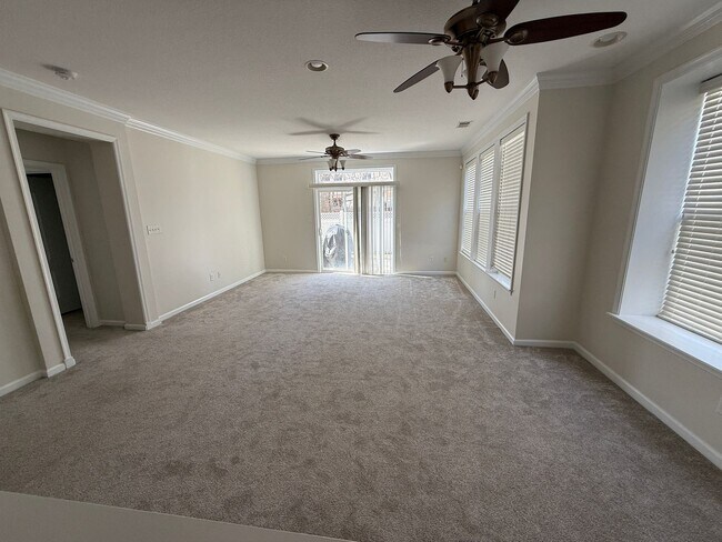 Foto del edificio - 2BR & 2BA Condo in Central Location w/Garage-Available 06/22/26