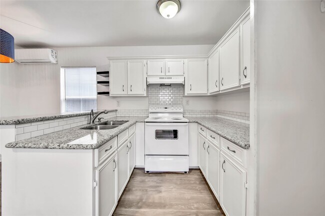 Foto del edificio - 1710 Shelby St