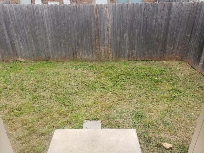 Foto del edificio - 718 N Marshall Ln