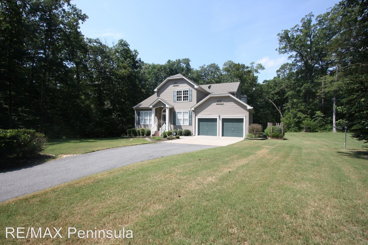 Primary Photo - 9290 Kings Landing Ln