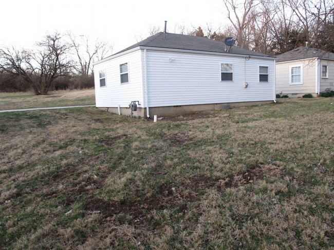 Building Photo - 10704 Hickman Mills Drive