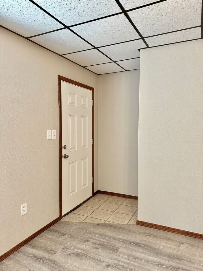 Foto del edificio - 4647 W Gore Blvd