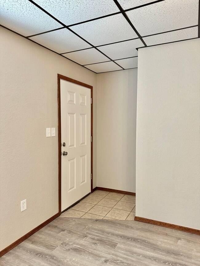 Building Photo - 4647 W Gore Blvd