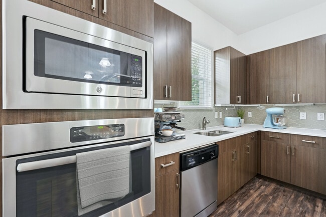 Building Photo - Creekside at Crabtree