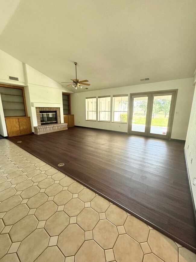 Foto del edificio - 1855 Gold Hills Dr
