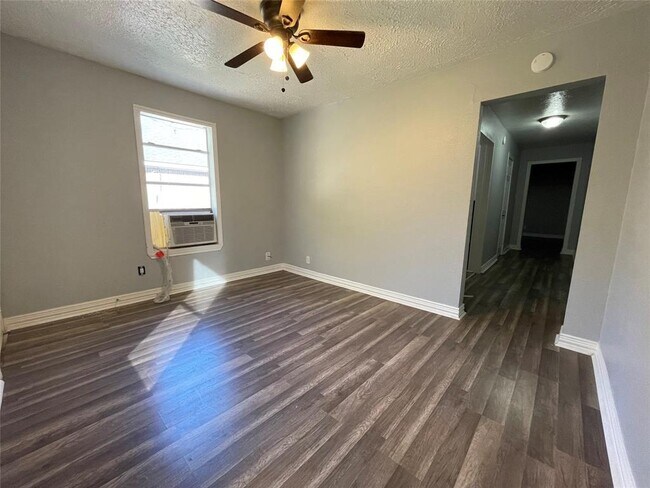 Foto del edificio - 3414 Otis St