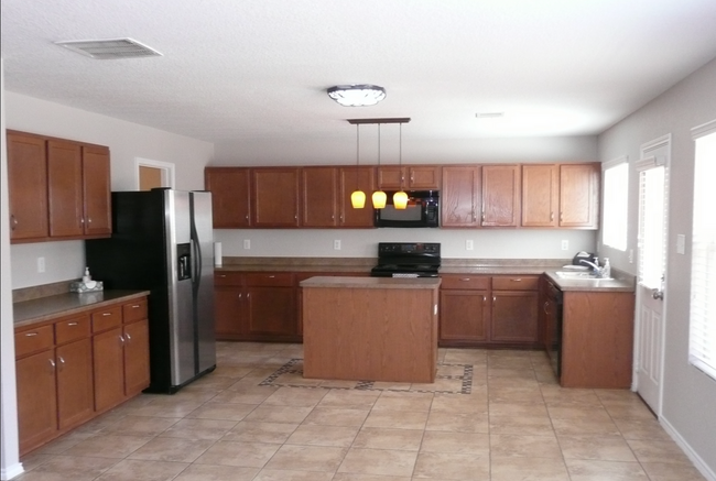 Foto del edificio - $300 OFF 1ST MONTH RENT IF YOU MOVE IN WIT...