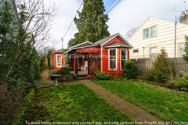 Building Photo - Quaint SE Portland Bungalow – Includes Fen...