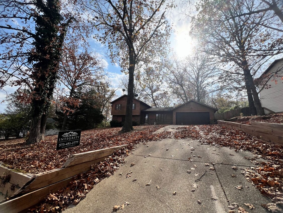 Primary Photo - Fenced home close to FLW!