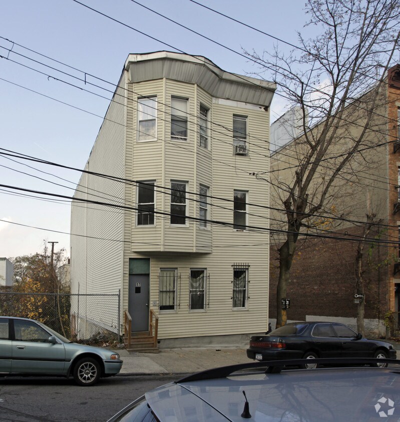 Building Photo - 17 Mulberry St