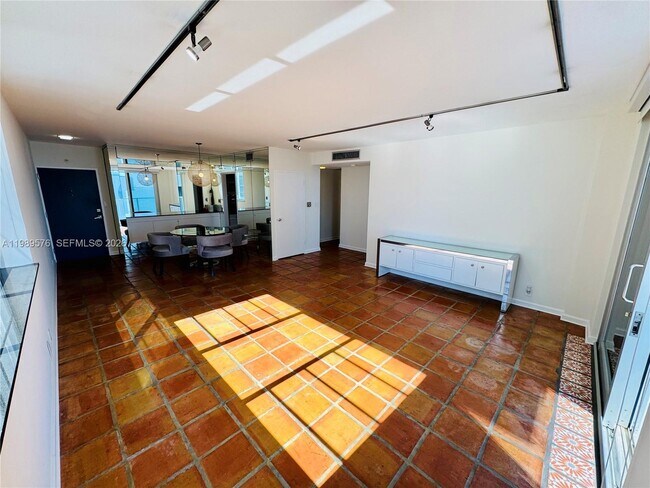 Foto del edificio - 3301 NE 5th Ave