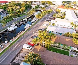 Building Photo - 3208 Canal Dr