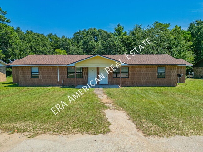 Building Photo - 110 Twin Trees Dr