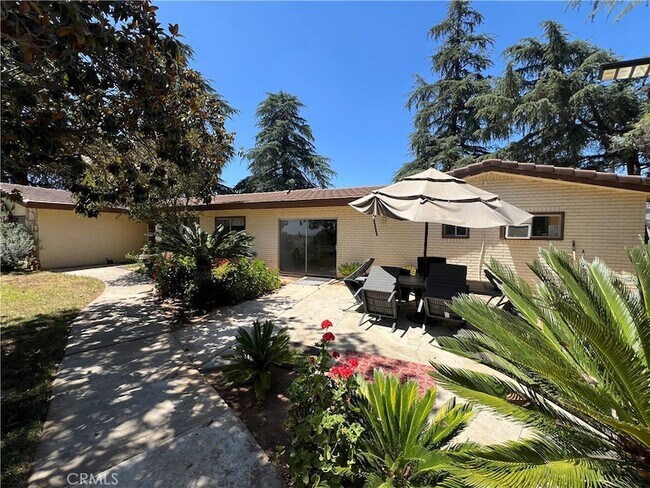 Foto del edificio - 38158 Cherry Valley Blvd