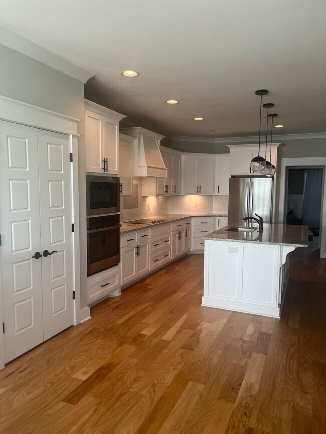 Building Photo - Stunning 4 bedroom, 3 bath Murfreesboro ho...