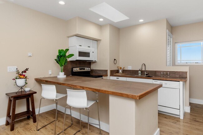 Foto del edificio - Charming Coastal Studio in Carlsbad - Furn...