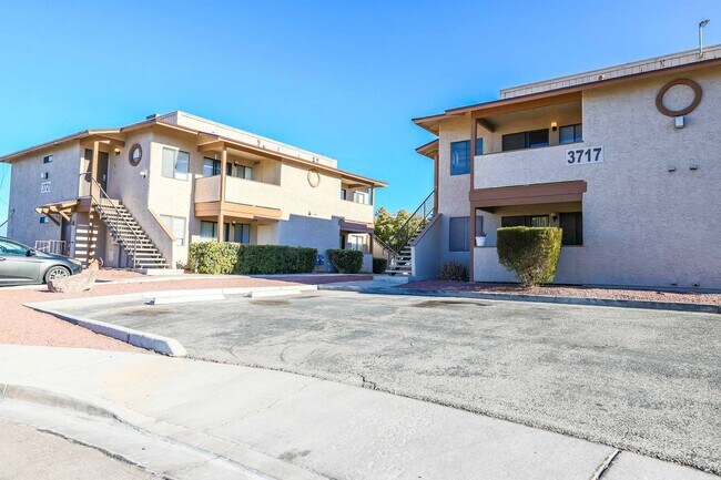 Foto del edificio - Stunning upgraded 2 Bedroom Condo located ...