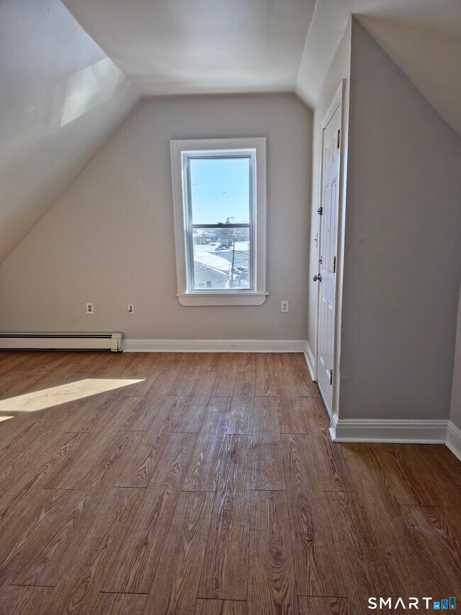 Building Photo - 233 Monroe St