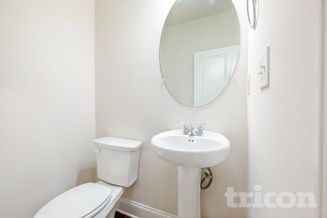 Building Photo - 559 Trickum Hill Dr