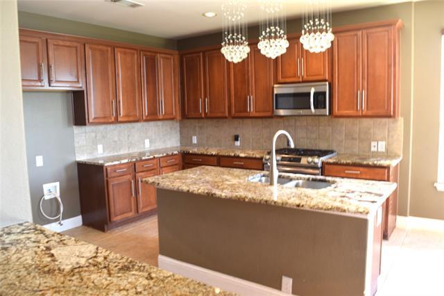 Building Photo - 985 Crystal Lake Dr