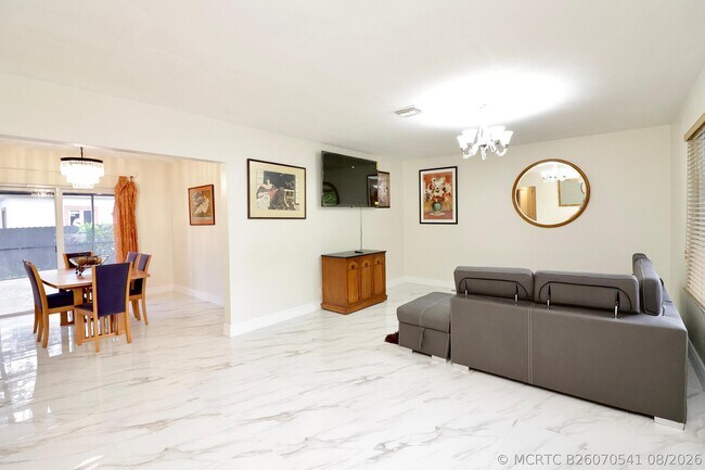 Foto del edificio - 842 NE 154th St