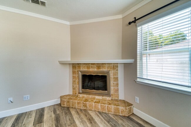 Foto del edificio - Large 2 bedroom in central Yuba City