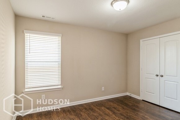 Building Photo - SELF TOUR NOW! - 205 Kirkside Dr, La Vergn...