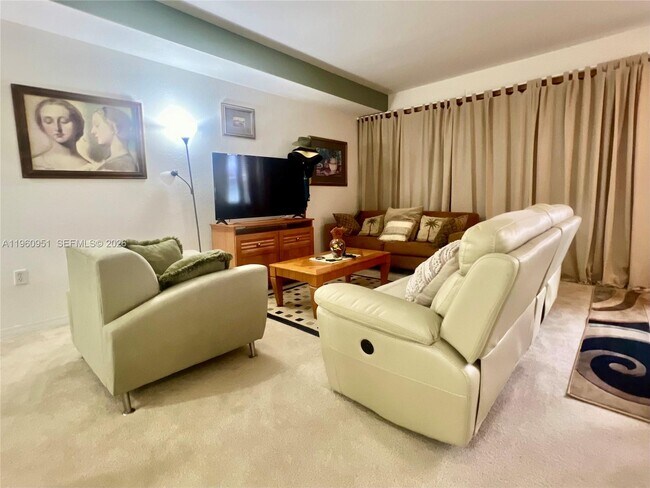 Foto del edificio - 8970 W Flagler St