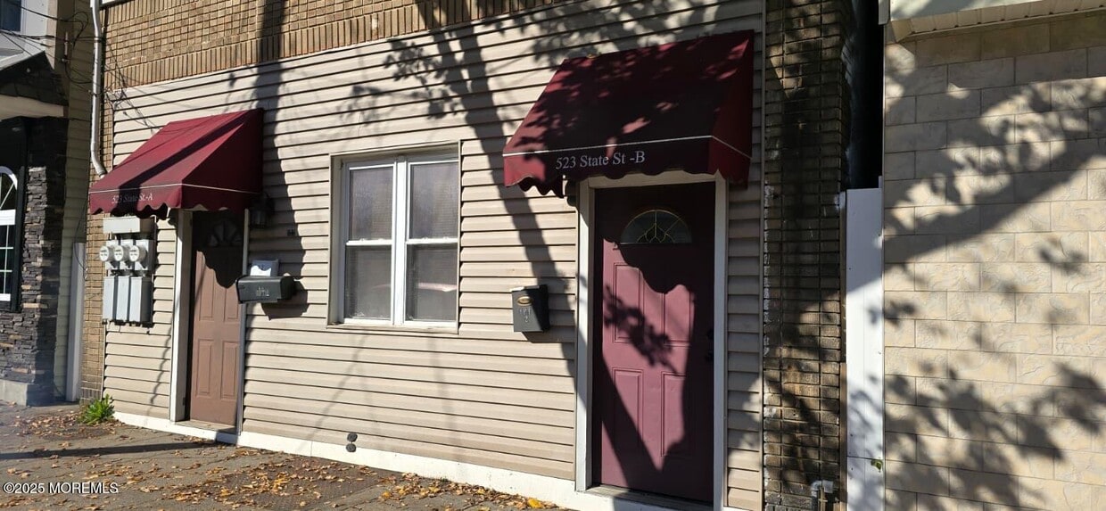 Primary Photo - 523 State St