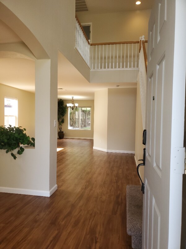 Foto del edificio - 4234 Crazy Horse Rd