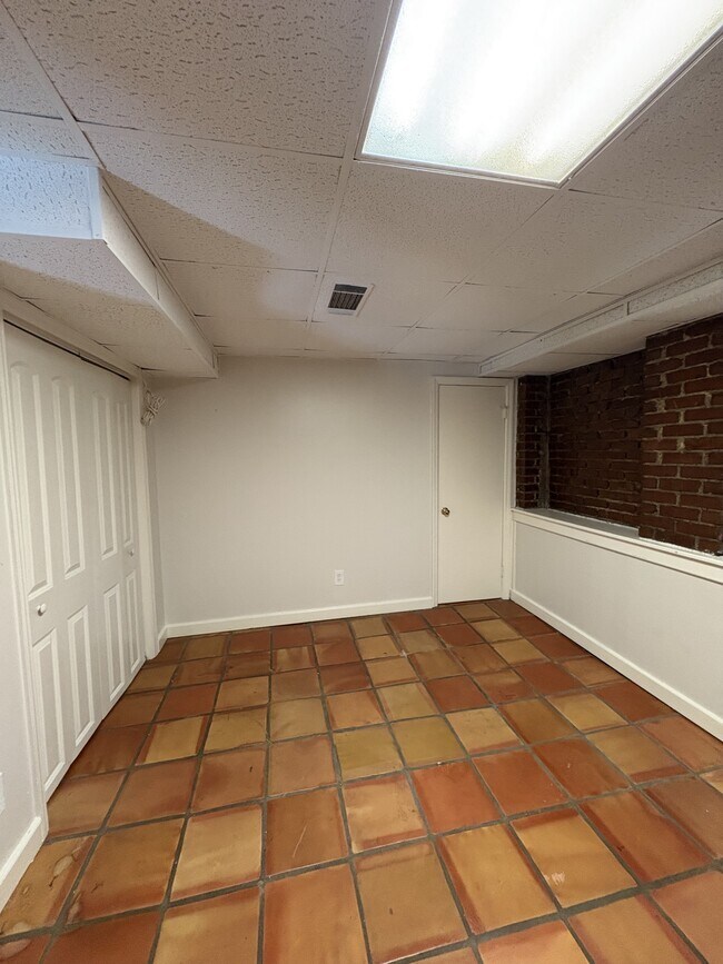 Foto del edificio - 334 Kennesaw Ave NW