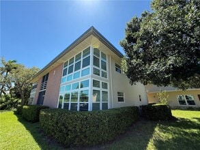 Building Photo - 3 Vis Gdns Trl