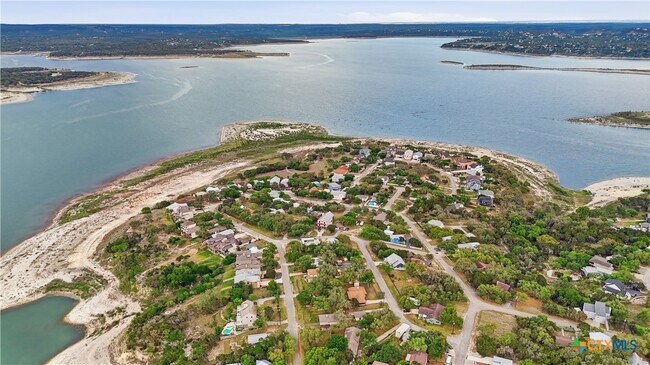 Foto del edificio - 628 Country Ln Dr
