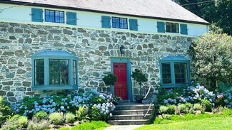 Building Photo - 8 Holly Ln
