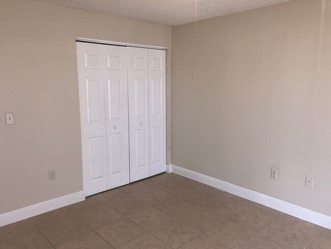 Foto del edificio - Spacious 2 Bedroom, 1 Bathroom Condo