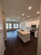 Building Photo - 111 Town Pl