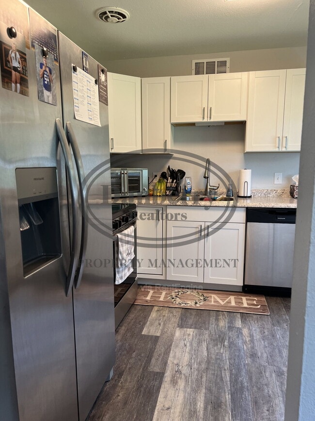 Building Photo - 6051 Graystone Dr