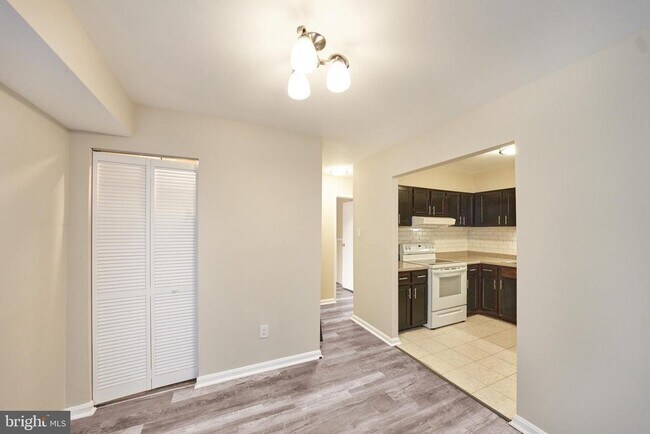 Foto del edificio - 6137 Edsall Rd
