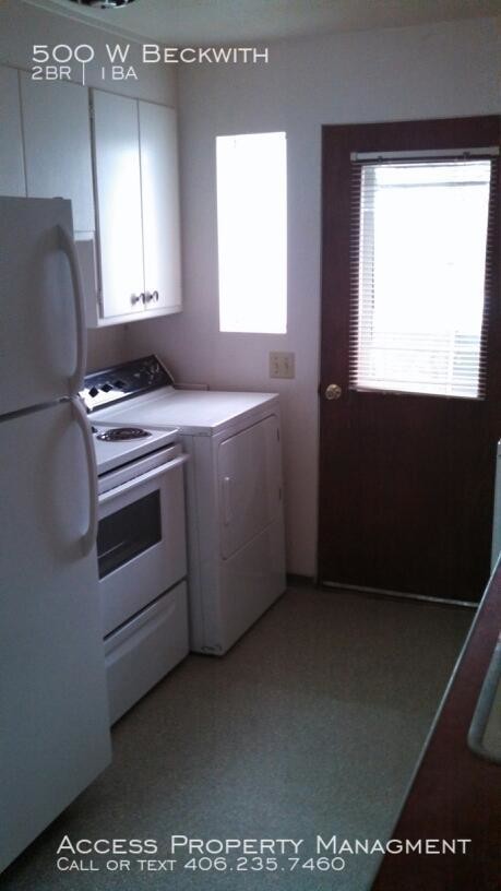 Building Photo - 2 Bed 1 Bath Pet Friendly Unit! Free Rent!!!