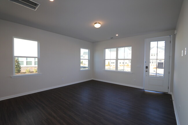 Foto del edificio - 8904 Connover Hall Ave