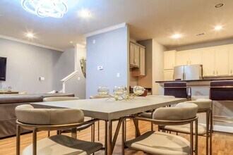 Building Photo - 3001 Murworth Dr