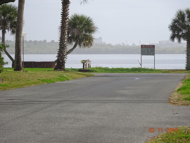 Foto del edificio - 112 Fox Pl