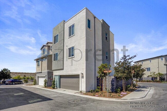 Building Photo - 531 Stallion Wy