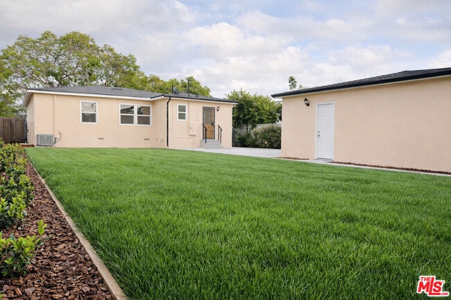 Building Photo - 15605 Berendo Ave