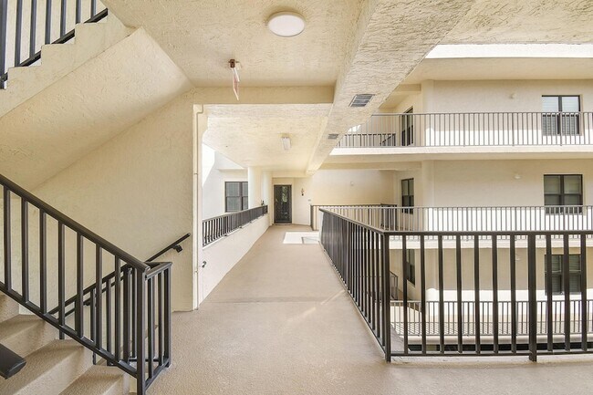 Foto del edificio - 221 NE Plantation Rd